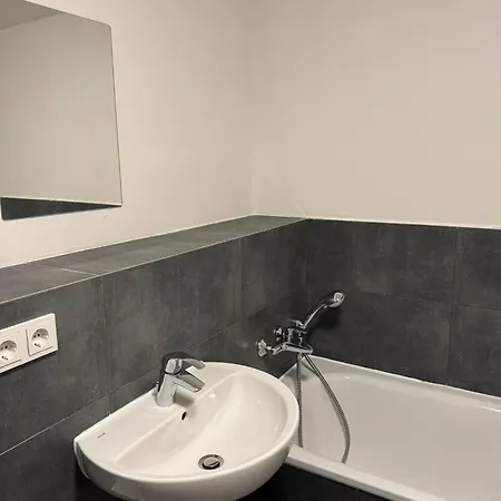 Neu Und Guenstig! Hochwertige Ferien- Und Monteurswohnung Bei Leipzig Naehe A14 Apartment