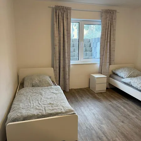 Apartment Neu Und Guenstig! Hochwertige Ferien- Und Monteurswohnung Bei Leipzig Naehe A14